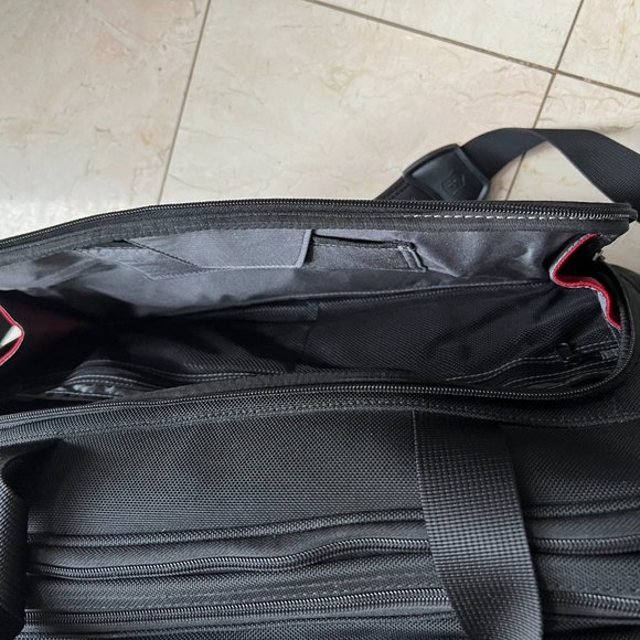 Victorinox X-Large Black Ballistic Nylon Expandable Laptop Briefcase /Backpack. - Picture 13 of 15